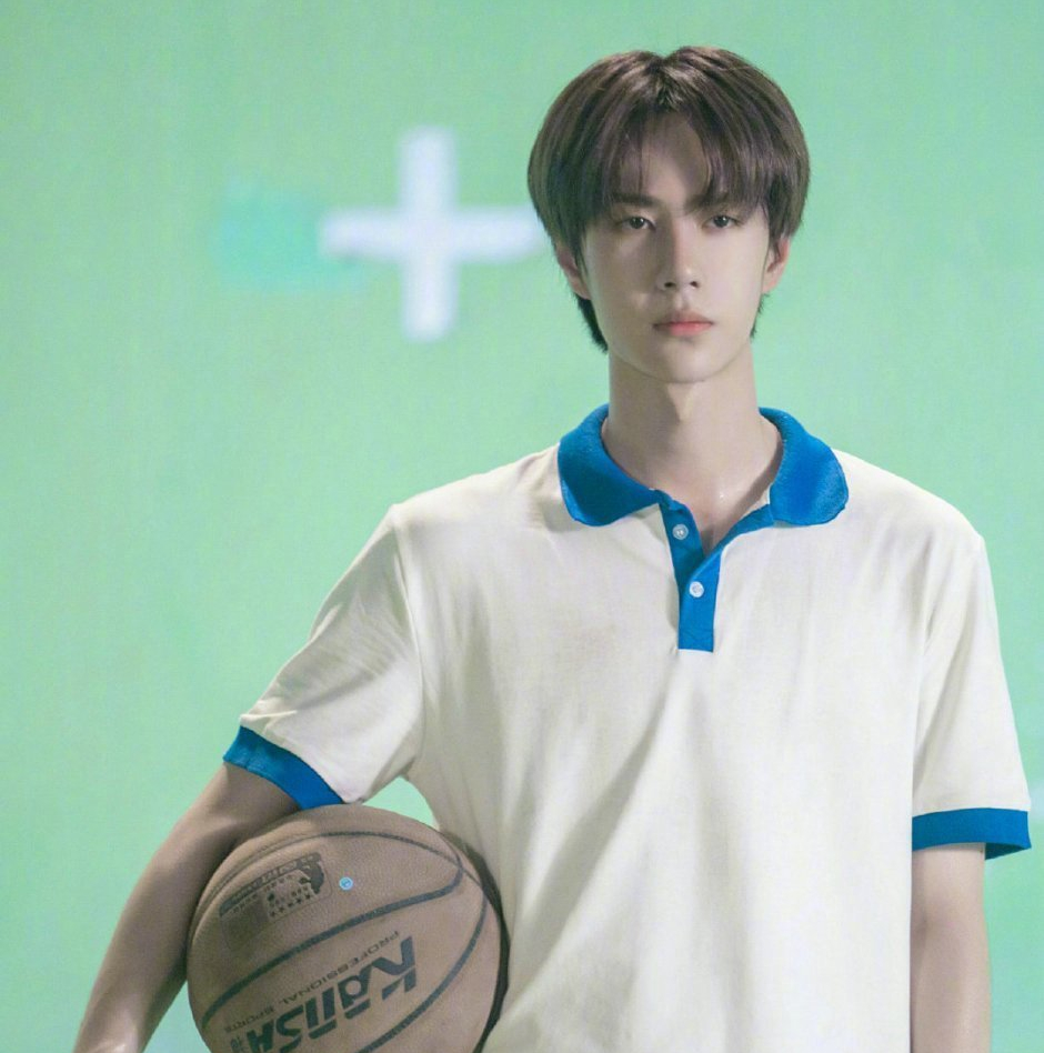 肖战|男星学院风造型绝了！肖战惊艳王一博青春，看到沈腾：有点搞笑！