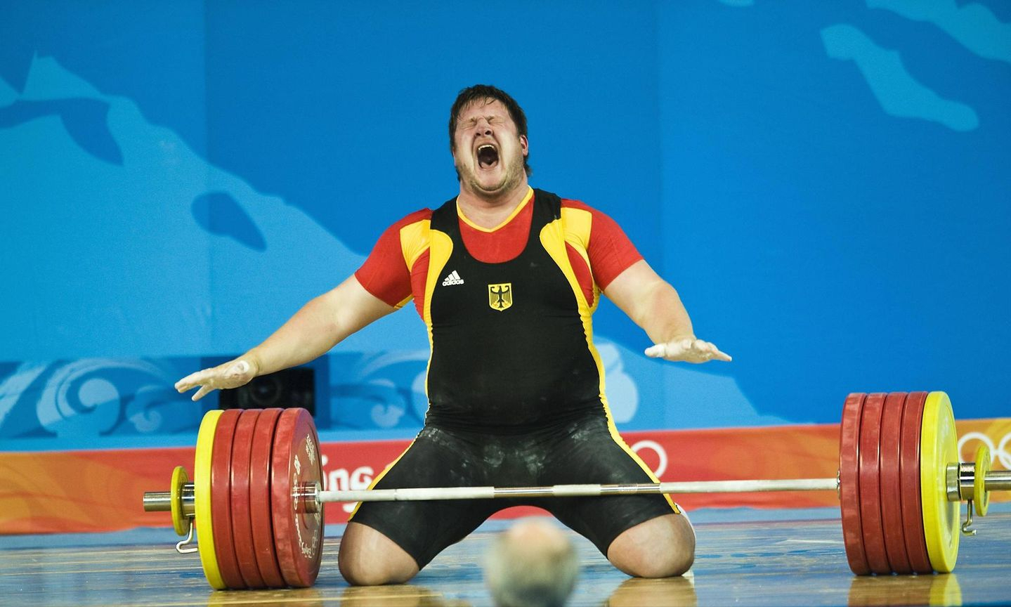 软妈硬爸|奥运会上的感人时刻：带着亡妻照片领奖的奥运冠军