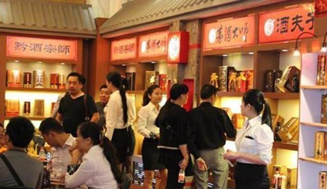 月落等风來|表面生意不好,烟酒店却越开越多?内行人:老板“2个字”信不得