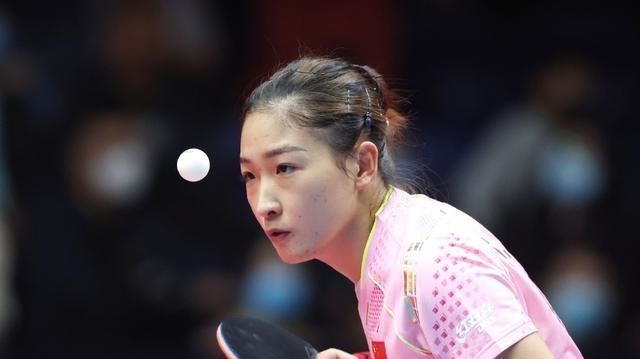 刘诗雯|刘诗雯状态爆棚，连续三场送3-0横扫，一动作却让人担心