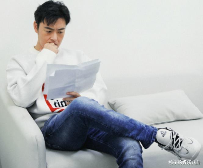 许佳琪|张桐：拍《亮剑》走红，抑郁症和失明险些毁掉事业，力压张译获飞天奖视帝