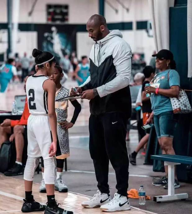 科比·布萊恩特|淚目！科比生前和喬丹最后一次對話內(nèi)容曝光，兩人互發(fā)短信+科教練發(fā)狠