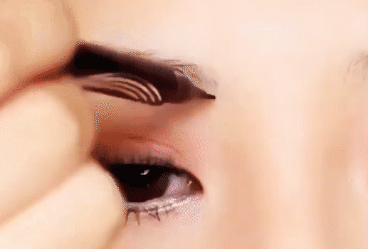 时尚好物官|女星素颜美貌靠眉毛在撑？巩俐摘下眼镜瞬间变老，小S眉笔不离身