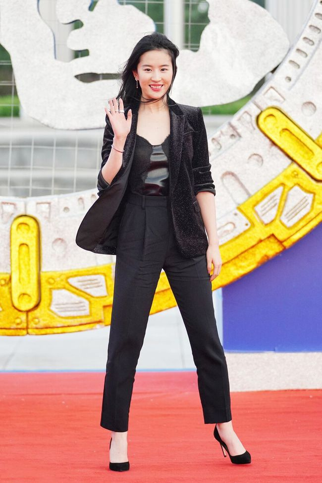 时尚风行派|《梦华录》三美合影!刘亦菲穿古装变大家闺秀,柳岩靠气质更吸睛