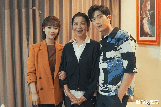 倪萍|倪萍62岁还减肥？身材干瘪比杨紫还瘦，已经不像个老年人了！