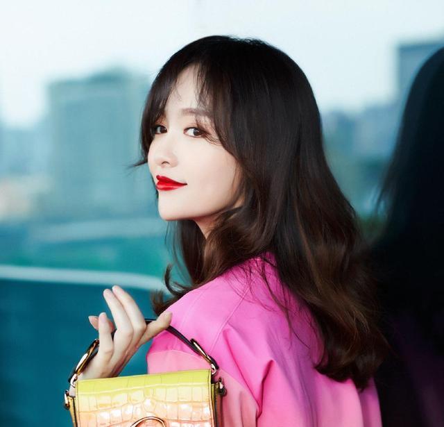 卫衣|唐嫣的这些发型都是一次性造型，并不是烫出来的