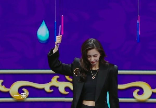 蒋欣|baby录节目被冷水泼全身，全场嘉宾笑声一片，唯有她一脸担忧