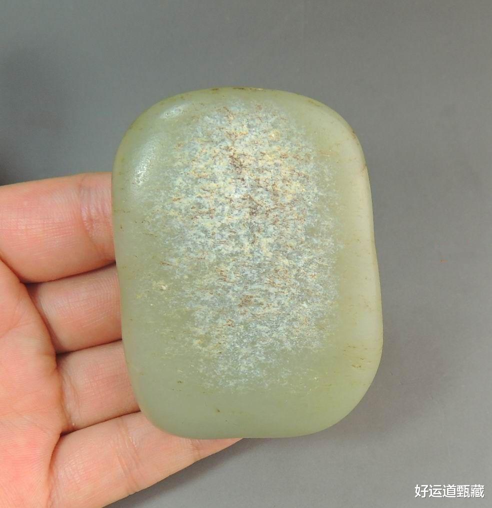 |不比红皮籽料差的和田玉白皮籽料，白皮料赌性大，但肉质细腻油润