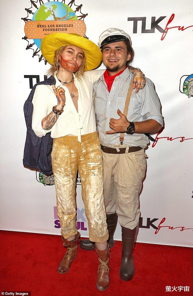 迈克尔·杰克逊|迈克尔·杰克逊23岁女儿变身梵高，捧场哥哥办的派对，精致到胡须