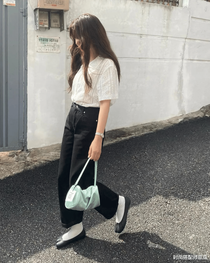 时尚搭配师瓜瓜|?在这么炎热的夏天里，穿衣：颜色要淡，款式要宽，上身才清凉时髦