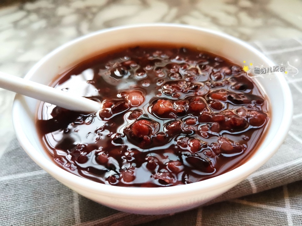 苹果|80多岁的奶奶常吃这粥，补血益气又排毒，每天一碗头发黑精神好