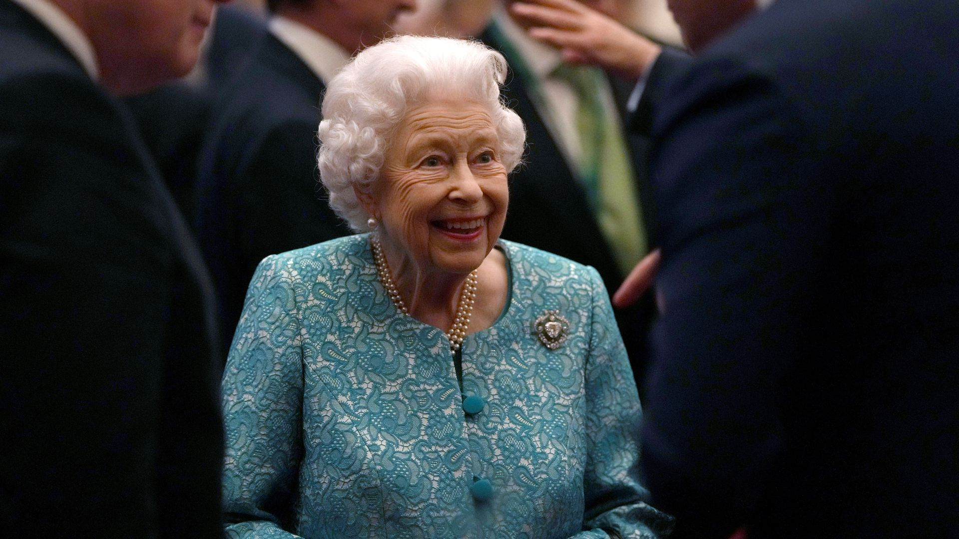 爱买买买的百万姐 英国女王将参加COP26，8年来首次医院过夜，健康问题成焦点