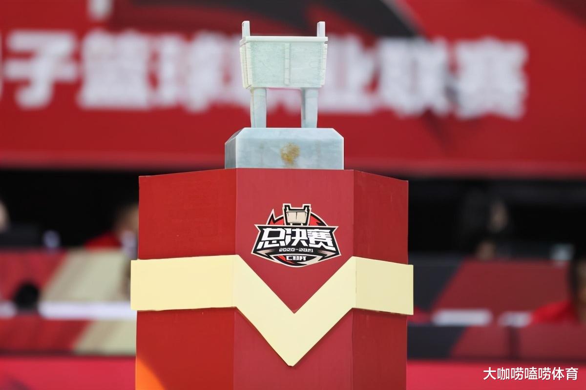 廣東男籃|廣東贏球更衣室曝光！杜鋒眼眶紅潤一度哽咽，震撼演講如奪冠慶典