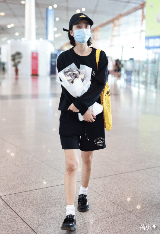 蓓小西|秋天穿搭时尽量别搭小白鞋！时髦精都在穿乐福鞋，高级又显气质