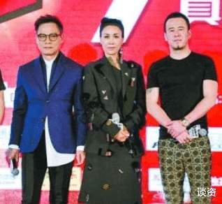 那英|那英与富婆在豪宅聚会,手夹香烟显豪迈,大方素颜出镜气场强