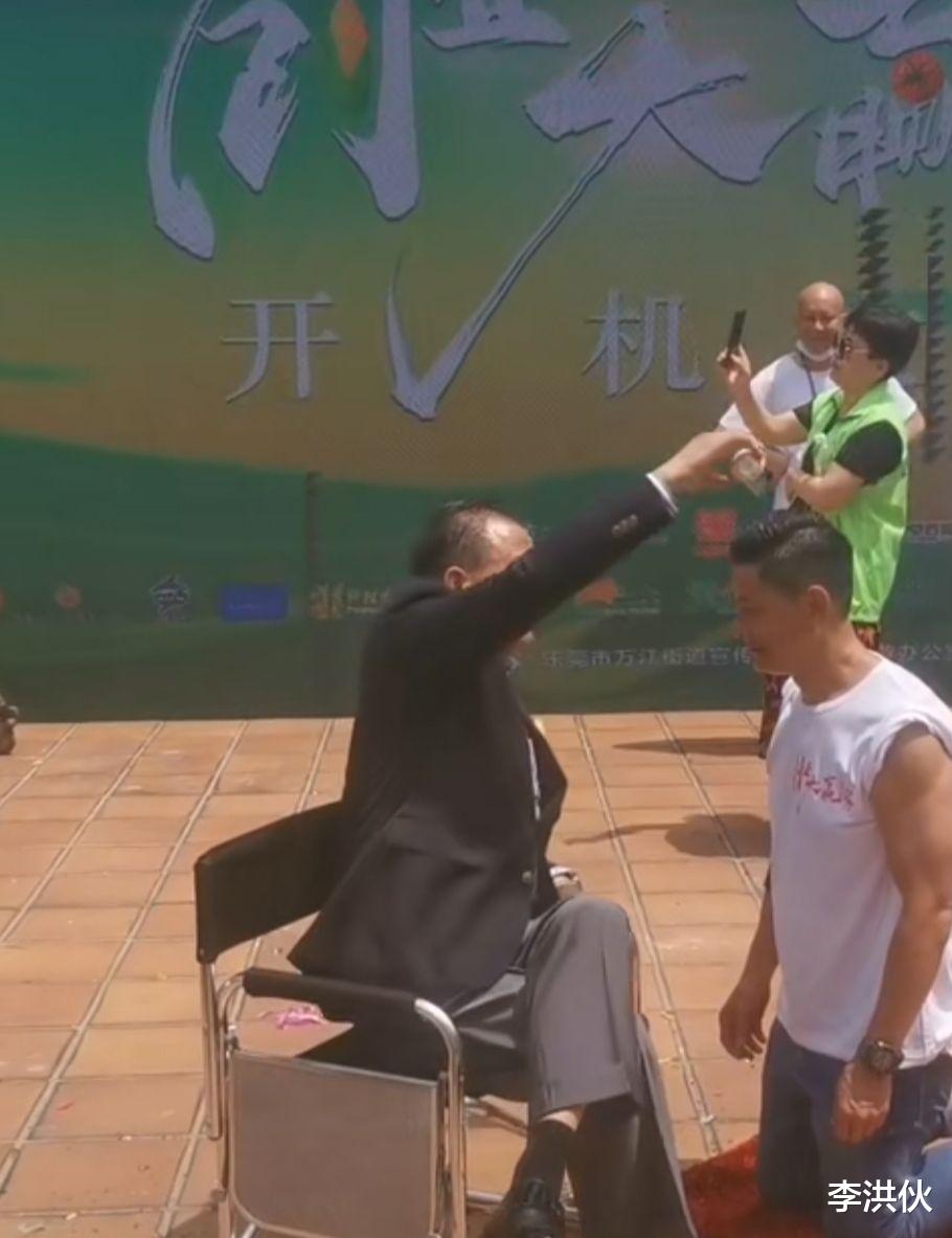 万梓良|香港演员万梓良接商演，行为举止好猥琐，这已经不是一次两次了