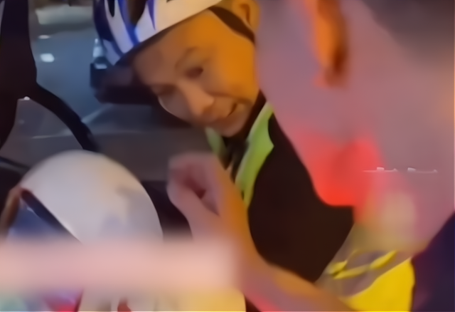 安然说社会 代驾师傅刚打开后备箱，气球乱飞瞬间吓懵，随后他的表情亮了！