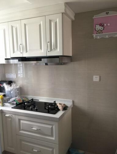 花320万在上海中环买44平房子，厨房和卫生间的隔断谁见过？