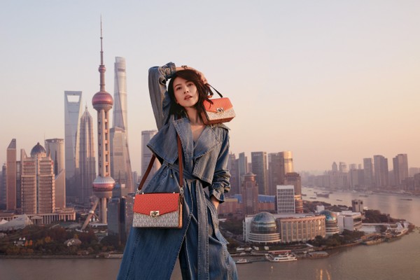 高圆圆|高圆圆着急复出拍广告！最新造型和新剧造型一样，美女律师太期待