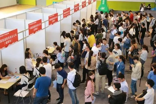 衬衫|校园招聘中也有“坑”！学生应聘要擦亮眼睛，过来人哭诉血泪教训