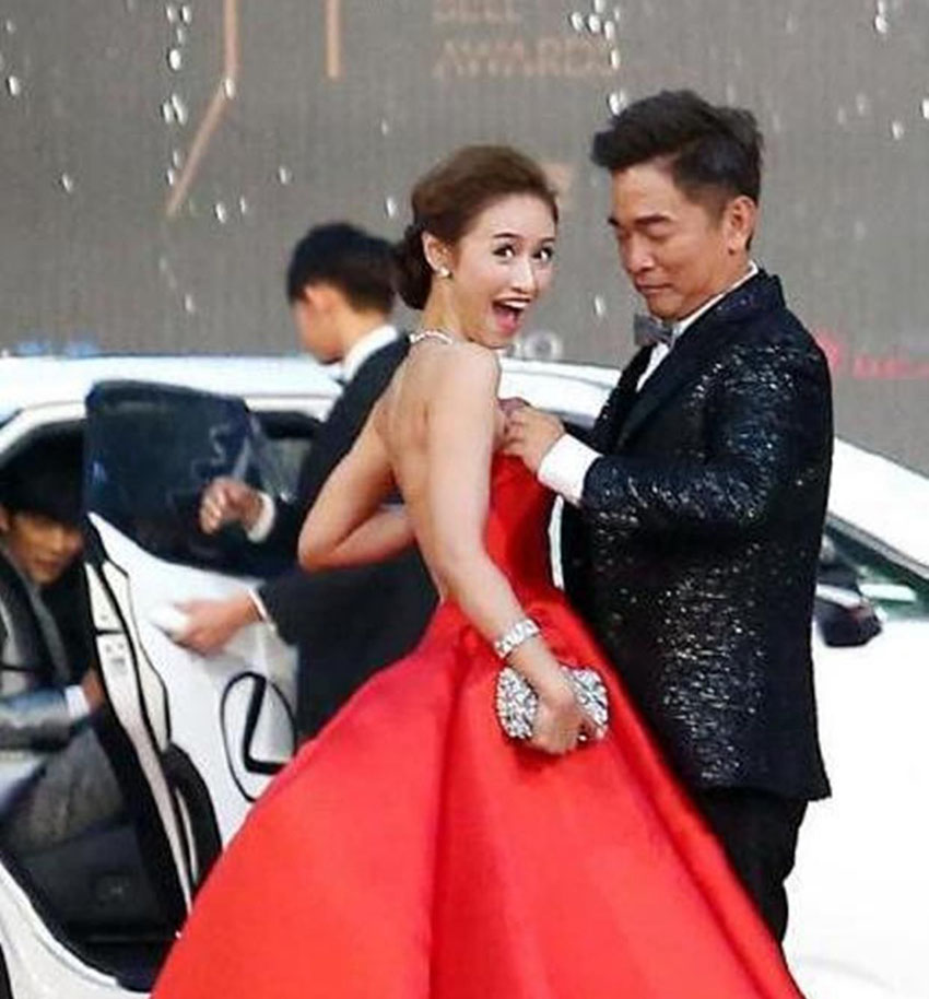 歪骆驼|客人登门，被洗完澡的儿子弄得尴尬不已，妈妈：别介意