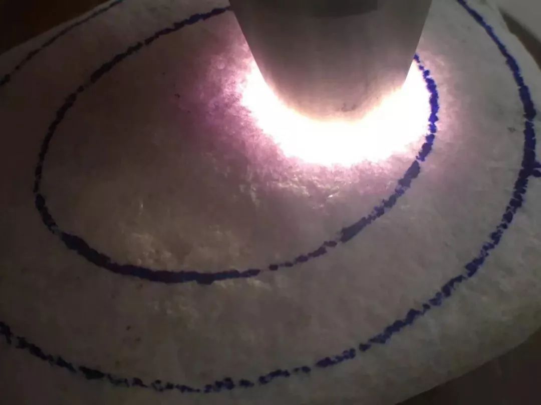 翡翠|托华侨朋友在缅甸花6000买木那翡翠原石，一刀切出三支冰春手镯！