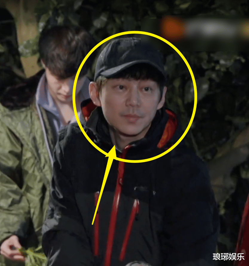 明星素颜|《向往5》半夜起床被拍素颜，彭昱畅太真实，张艺兴我却看愣了