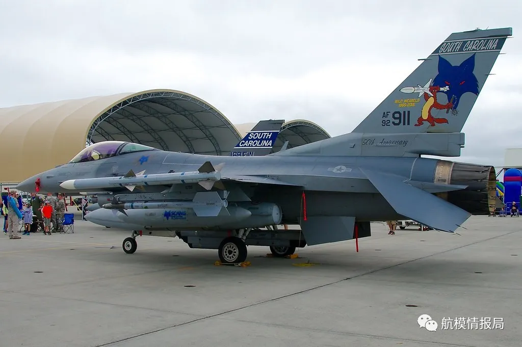 f-16|航模测评 | 防空武器的噩梦，fms80涵道野鼬鼠战机F-16C像真机开箱飞行