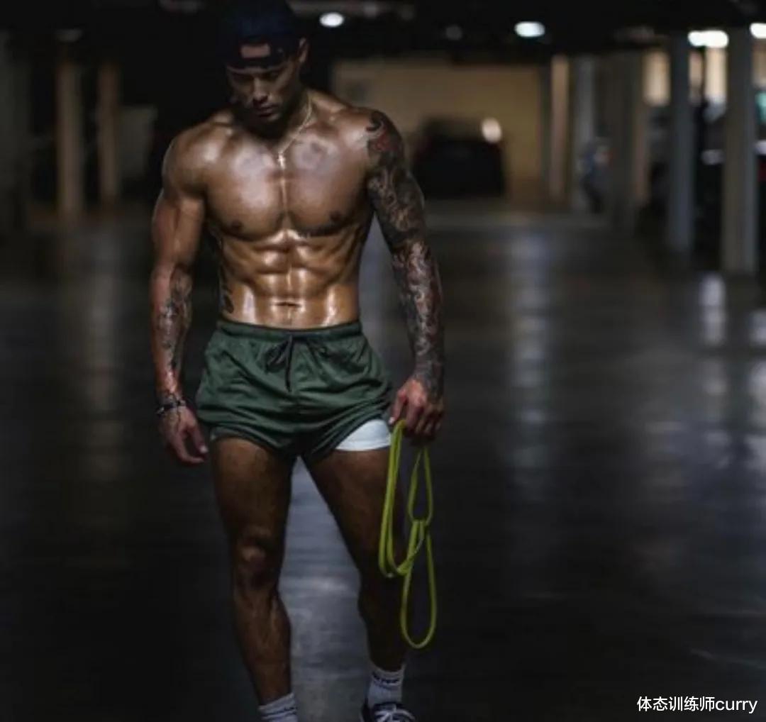 健身|从肥胖吸毒酗酒、到惊艳健身圈的“腹肌男神”，大写的励志