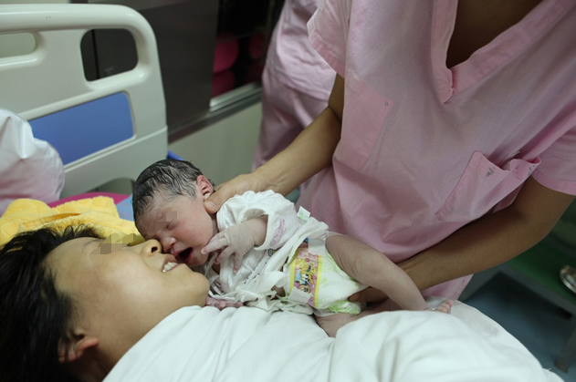 糖果的妈妈|顺产的孩子“学习好”？有3点很实在的好处，比成绩更重要！