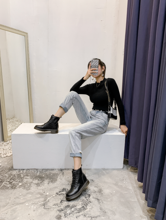 卓哈时尚达人 这双马丁靴的穿搭酷爆了,潮范女孩快来抄作业!