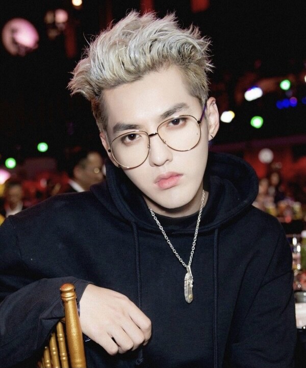 吴亦凡|吴亦凡“选妃”5个要求：单亲听话长相清纯，18岁左右没碰过男人！