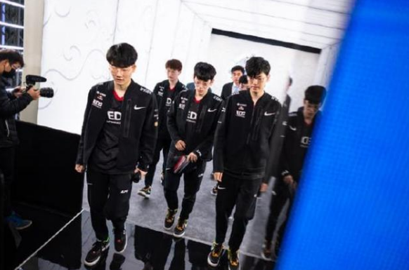 lpl|LPL被针对了？S11小组赛被欧美打爆有内幕，队伍遭4次黑屏
