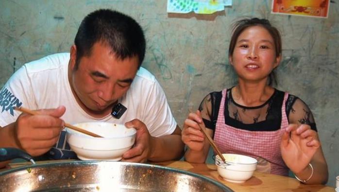 |牛爱芳夫妇翻车后，桃子姐的视频风格也变了，网友：着急变现？