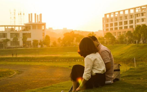 梦缘易八字命理|结婚多年常因钱财争吵不断，八字看婚姻，是继续生活还是分道扬镳