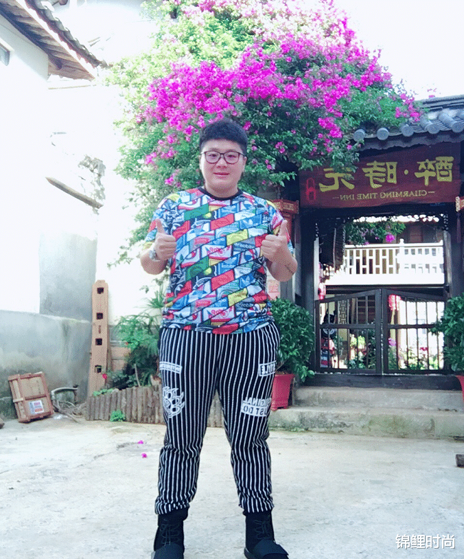 锦鲤时尚|89年的巩立姣私下活泼得像孩子，穿搭花哨不减分，身材胖也有魅力