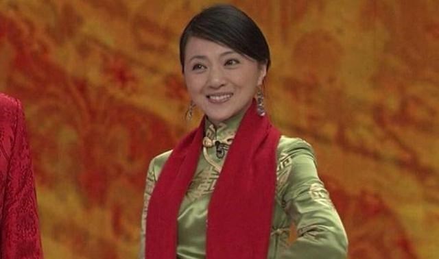 春晚|金玉婷：连续5年登上春晚，搭档冯巩走红，后来怎样？
