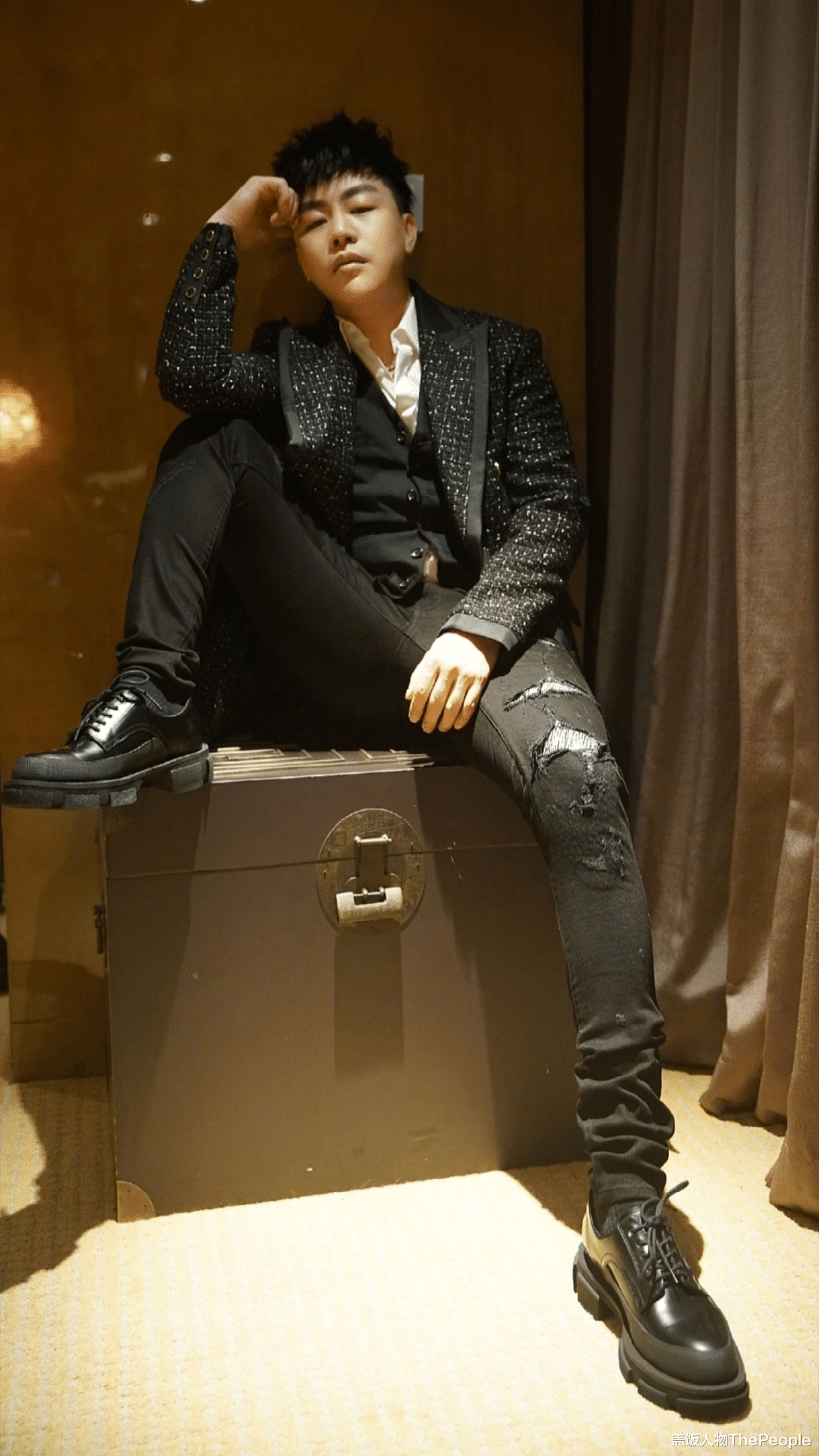 胡彦斌|16岁出道亿万续约费，名下多套房产20家公司，难怪胡彦斌宁愿单身