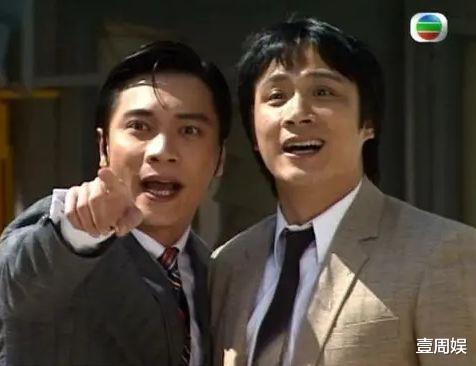 周冬雨|58岁罗嘉良现身活动捞金，出场方式太搞笑，现场气氛真尴尬！