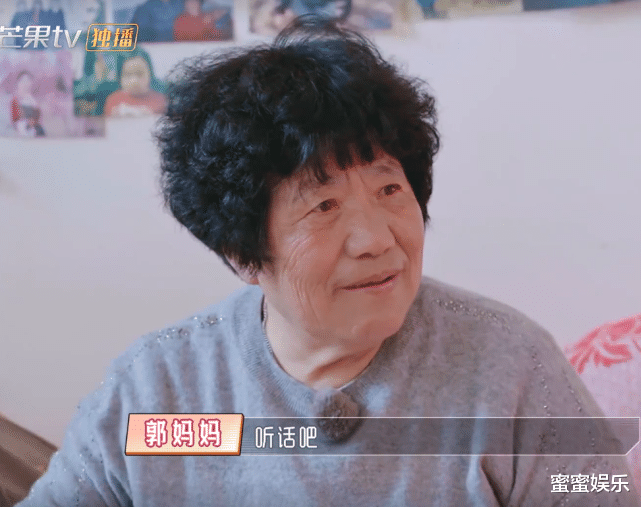 程莉莎|程莉莎戴8000元围巾回乡下，嫌弃吃大葱，婆婆：给你买新筷子