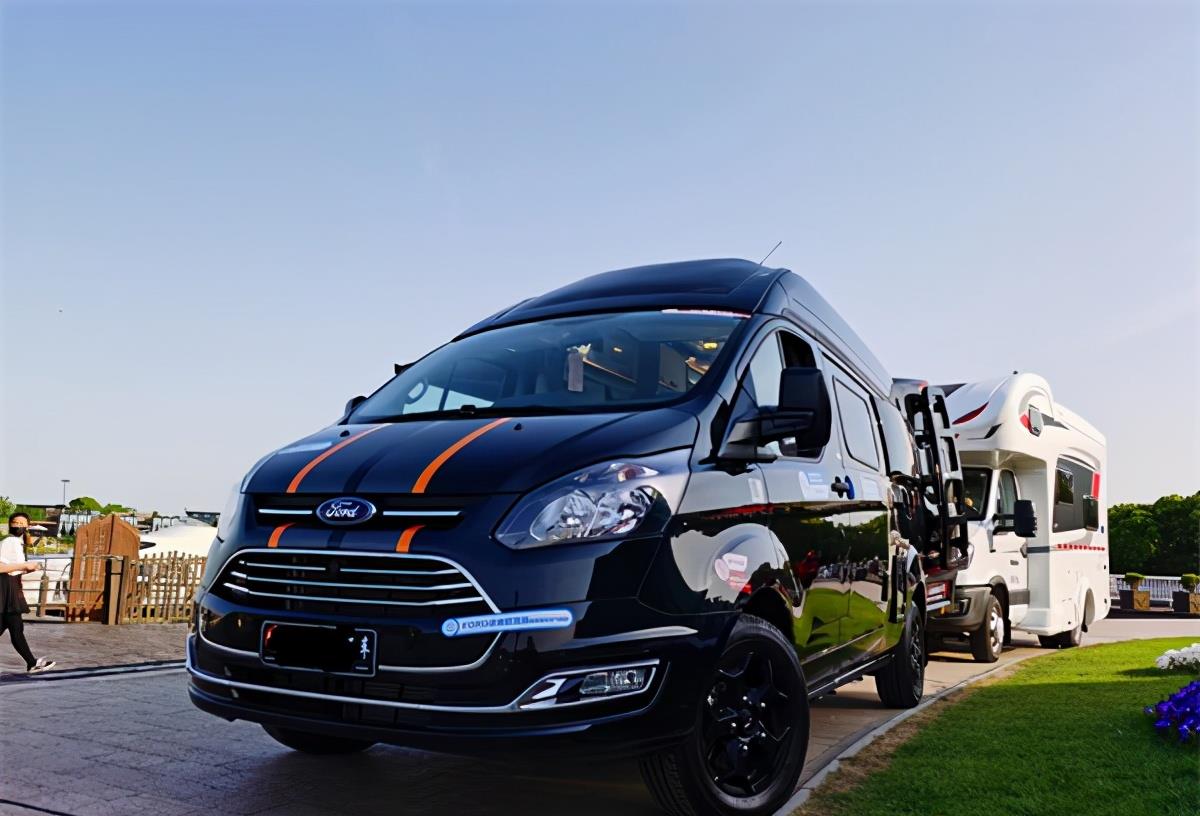 株洲|福特全顺B型车,瑞弗启界R500,模具化的内饰做工不一样