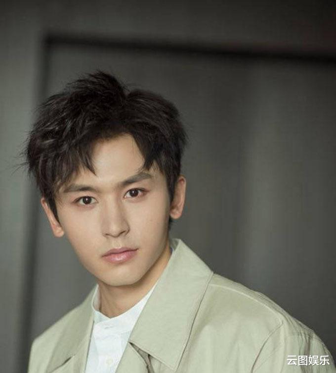 张哲瀚|躲过一劫？张哲瀚终于发文道歉，将过错归咎于无知，网友仍不买账