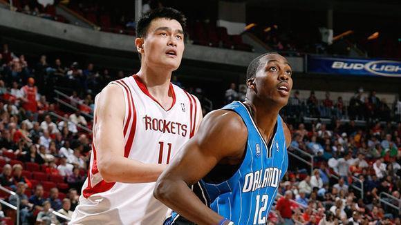 德懷特·霍華德|巔峰姚明能否打爆霍華德？看完生涯9次交手記錄，差距一目了然