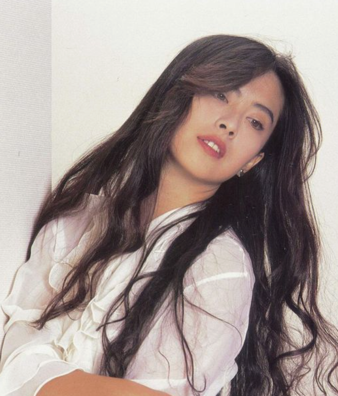 聂小倩|王祖贤： 聂小倩的清冷和白蛇的妖娆， 成为了我们的梦中女神