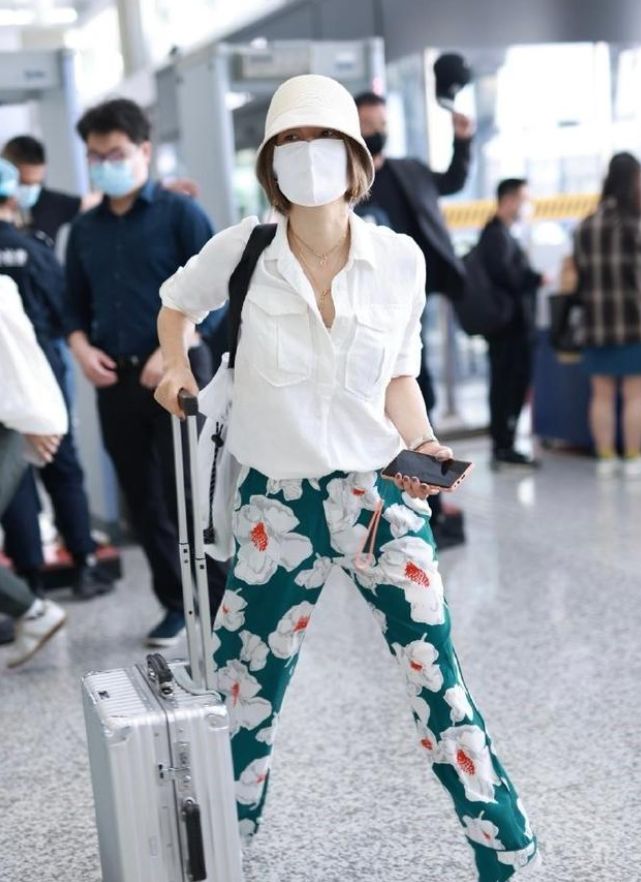 潮帮先生 马伊琍气质真不错，能把“大妈睡裤”穿出高级感，看着还挺时髦