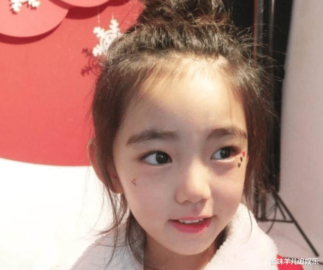 李宇春|7岁女孩街上被星探一眼相中，当看到妈妈后“吓一跳”，星探：一起签了