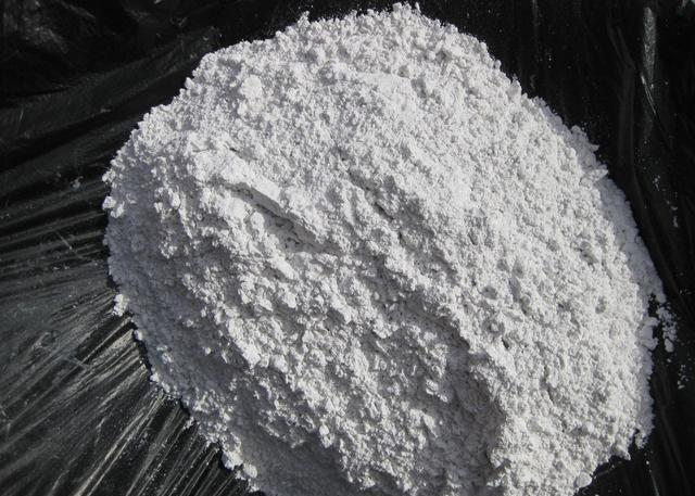 刮腻子的工人说腻子里面要加胶水，真的是这样吗？有何猫腻？