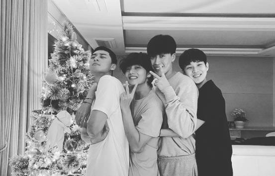 wooga|BTS V、朴叙俊令人称羡友谊！韩娱圈最出名的死党团Wooga Family