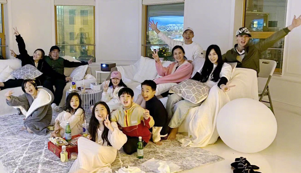 吴尊|吴尊晒《爸爸去哪儿》重聚照！颜值好高，Jasper浓眉大眼超可爱