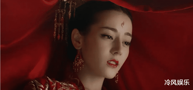 迪丽热巴|因颜值崩塌引热议，被嘲营销大户，失去美貌的迪丽热巴还剩什么？